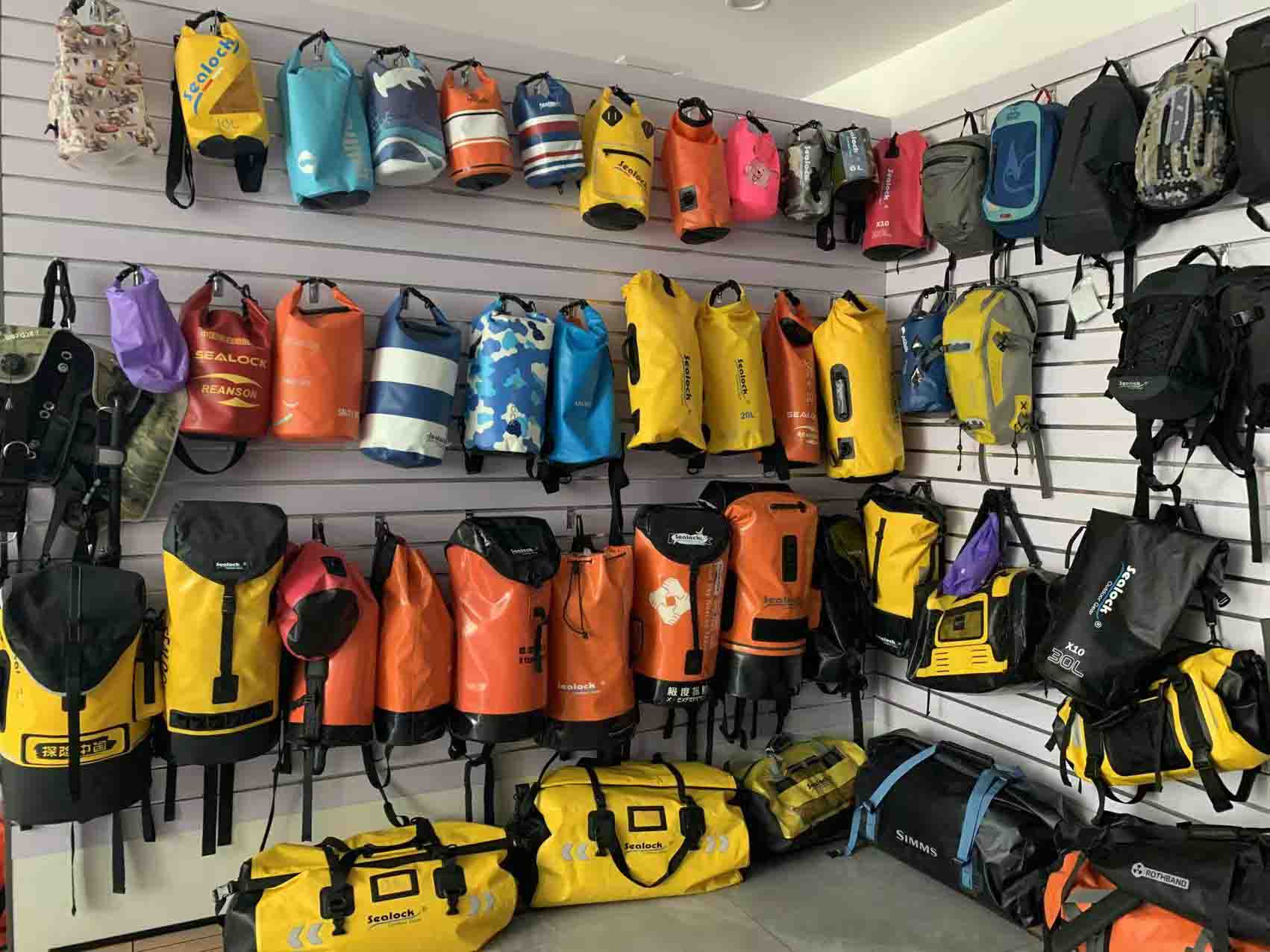 Borsa impermeabile per rafting: caratteristiche essenziali per la protezione delle acque bianche