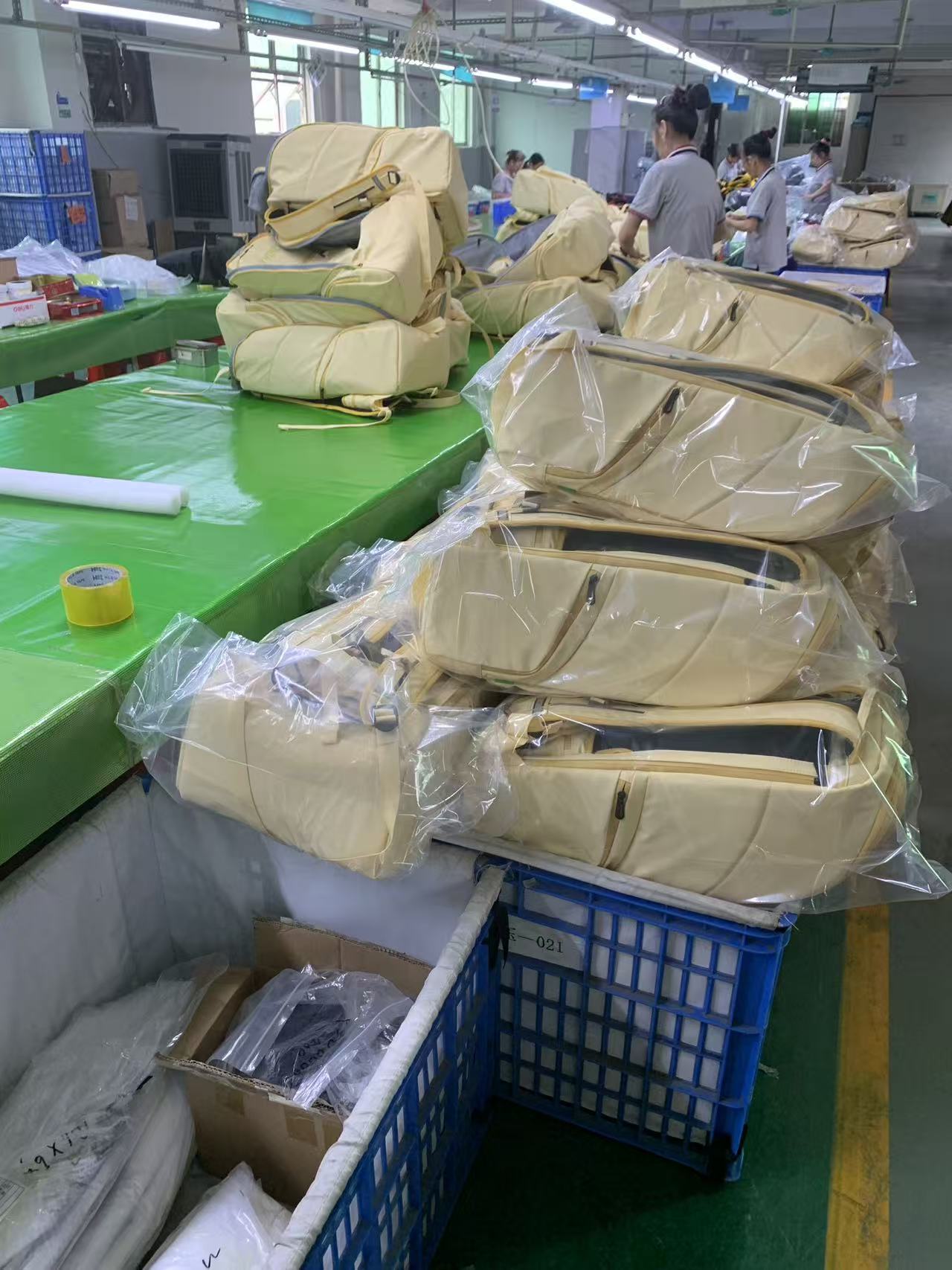 Dietro la cucitura: mitigazione della fatica strutturale nella produzione di borsoni impermeabili in grandi volumi